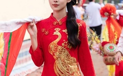 新闻里戴绿鱼头套男孩发声